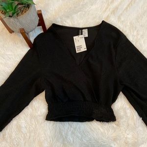 Black v neck cropped long sleeve